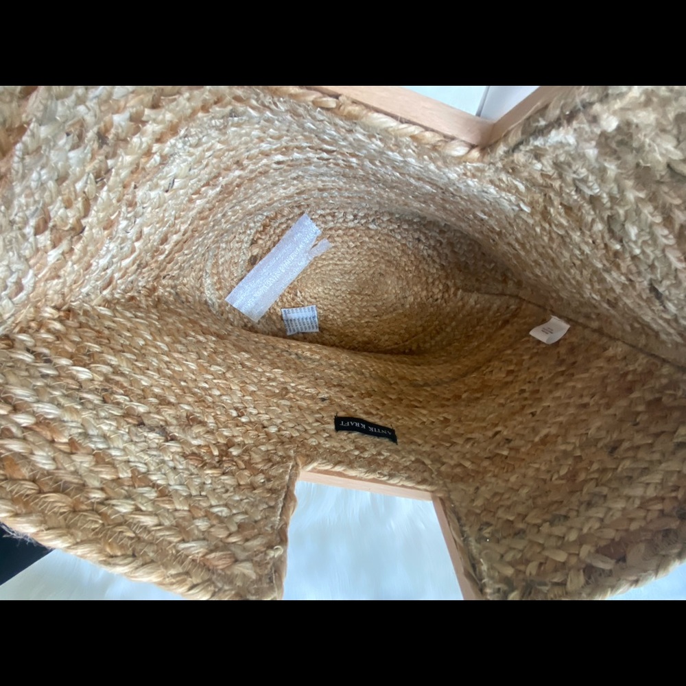 NWOT Straw bag - Picture 4 of 11